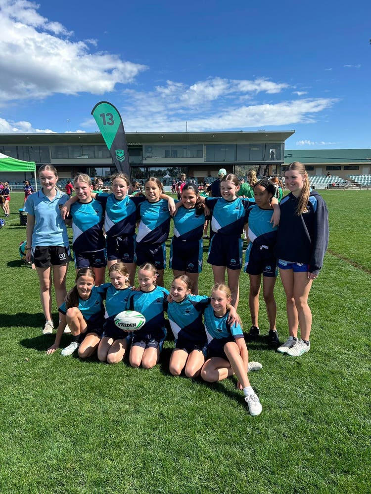 girls touch football image